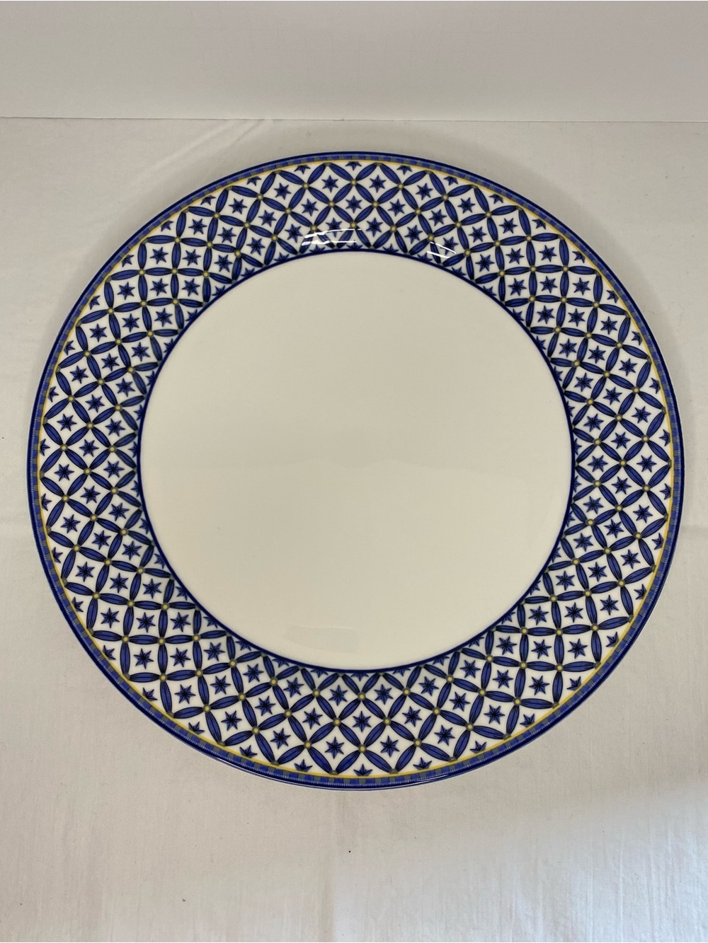 Williamsburg Pattern 12” Chop Plate (Round Platter)